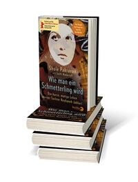 Bücherstapel des Buches „Wie man ein Schmetterling wird“
