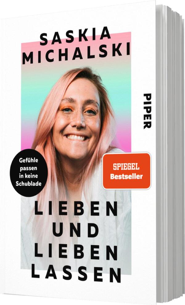 Das Buchcover zeigt ein Porträt von Saskia Michalski mit lächelndem Gesicht und langem, rosa gefärbtem Haar. Der Hintergrund ist in sanften Farbverläufen von Pink und Grün gehalten. Der Titel „Lieben und lieben lassen“ ist groß und in schwarzer Schrift zentral platziert. Unter dem Titel befindet sich der Zusatz „Gefühle passen in keine Schublade“ in kreisförmiger Anordnung. Oben links ist der Name der Autorin, und rechts erscheint das Verlagslogo „PIPER“. Ein rotes Feld zeigt die Auszeichnung „SPIEGEL Bestseller“.