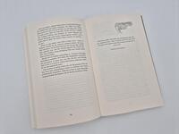 Außenansicht des Buches „Sturmthron“