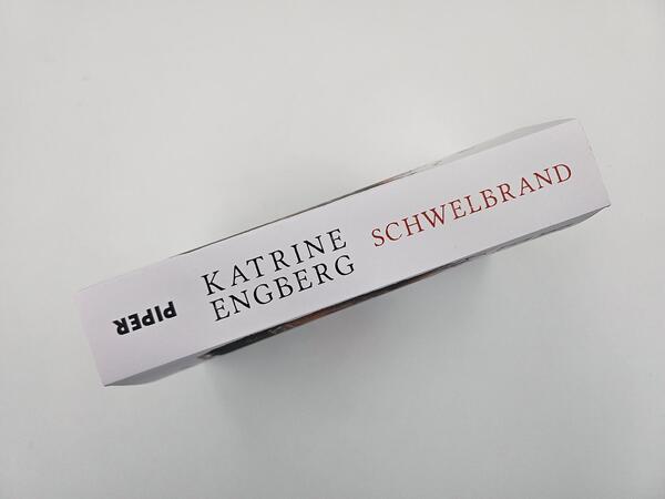 Außenansicht des Buches „Schwelbrand“