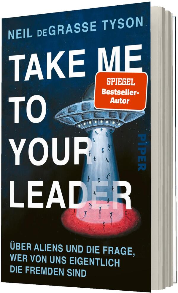 Das Buchcover zeigt vor dunkelblauem Sternenhintergrund ein aufsteigendes UFO, das einen roten Lichtkegel zur Erde sendet; weiße Großbuchstaben rechts und links bilden den Titel „TAKE ME TO YOUR LEADER“. Oben steht der Autorname „NEIL deGRASSE TYSON“ in hellblauer Schrift, unten der Untertitel in blauer Schrift: „ÜBER ALIENS UND DIE FRAGE, WER VON UNS EIGENTLICH DIE FREMDEN SIND“. Auf dem UFO klebt ein oranger Button mit weißer Aufschrift „SPIEGEL Bestseller-Autor“.