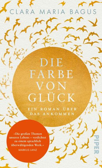 Das Buchcover zeigt einen goldenen Kreis, der mit stilisierten Vögeln in fließenden Bewegungen umgeben ist. Diese Vögel sind in sanften Farbtönen gestaltet, die an einen Sonnenuntergang erinnern. Im Mittelpunkt steht der Titel „DIE FARBE VON GLÜCK“ in großen, weißen Buchstaben, ergänzt durch den Untertitel „Ein Roman über das Ankommen“ darunter. Am unteren Rand befindet sich eine rote Sprechblase mit dem Zitat „Die großen Themen unseres Lebens – verdichtet zu einem sprachlich überwältigenden Werk.“ – MARKUS LANZ.