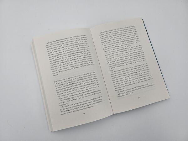 Innenansicht des Buches „Mrs England“