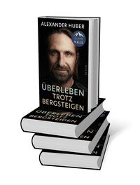 Bücherstapel des Buches „Überleben trotz Bergsteigen“
