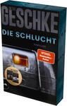 Das Buchcover zeigt einen glänzenden, silbernen Anhänger mit einem kühlen, industriellen Hintergrund. Oben ist der Titel „DIE SCHLUCHT“ in großen, schwarzen Buchstaben platziert, darunter steht „THRILLER“ in kleinerer Schrift. Der Name des Autors, Linus Geschke, wird prominent oben in Weiß angezeigt. In der unteren rechten Ecke befindet sich ein rotes Label mit dem Text „SPIEGEL Bestseller-Autor“. Die gesamte Gestaltung vermittelt eine düstere und spannungsgeladene Atmosphäre.