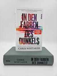 Innenansicht des Buches „In den Farben des Dunkels“
