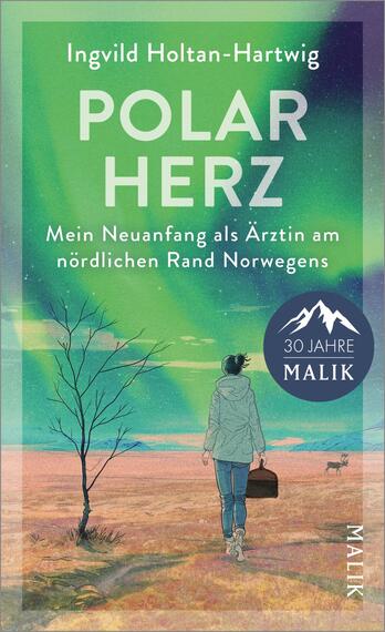 Das Buchcover zeigt eine am Horizont entlang gehende, von hinten gezeigte Frau mit Mantel und Tasche vor einer weiten, flachen Landschaft; links ein kahler Baum, rechts ein kleines Rentier. Himmel in grünen und violetten Polarlichttönen, Vordergrund in rosig-beigen Erdtönen. Oben weiße, große serifenlose Schrift mit dem Autorennamen Ingvild Holtan-Hartwig und dem Titel „POLARHERZ“, darunter der Untertitel. Runder Button mit dem Text „30 JAHRE MALIK“.