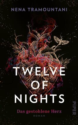 Das Buchcover zeigt auf schwarzem Hintergrund ein kunstvoll gestaltetes, rotes Herz, umgeben von filigranen, bunten Mustern und floralen Elementen. Der Titel „TWELVE OF NIGHTS“ ist in großen, weißen, auffälligen Lettern in der Mitte platziert. Unterhalb des Titels steht der Untertitel „Das gestohlene Herz“ in kleinerer Schrift. Oben auf dem Cover befindet sich der Name der Autorin, Nena Tramountani, ebenfalls in weißer Schrift. Die Atmosphäre ist mystisch und fesselnd.