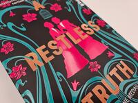 Außenansicht des Buches „A Restless Truth“