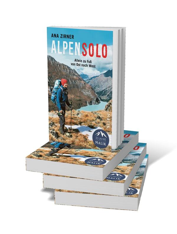 Bücherstapel des Buches „Alpensolo“