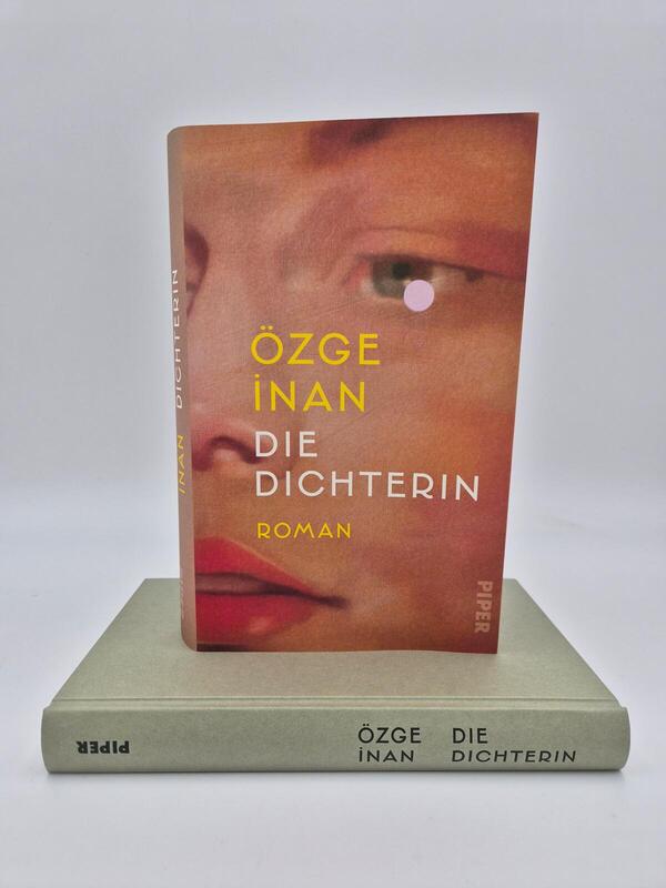 Außenansicht des Buches „Die Dichterin“