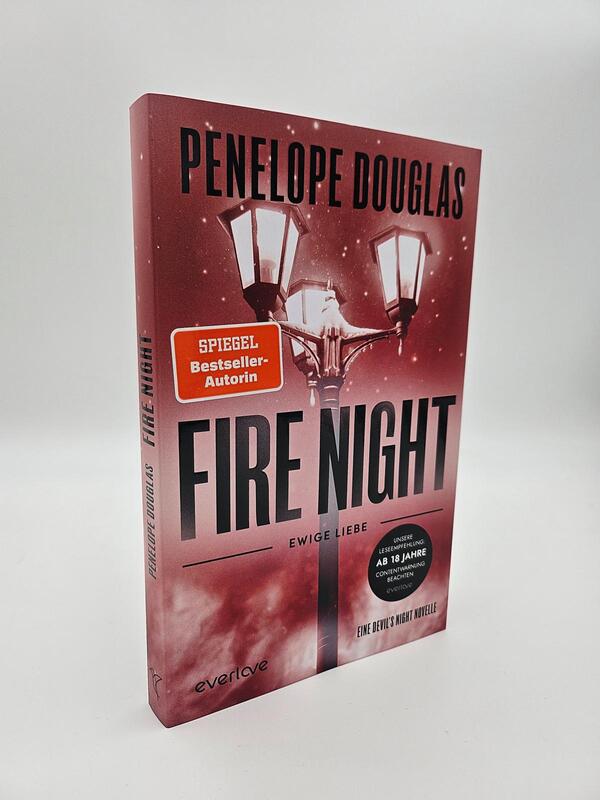 Außenansicht des Buches „Fire Night – Ewige Liebe“