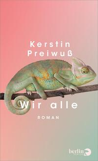 Das Buchcover zeigt ein ruhendes Chamäleon in grünen, türkis- und orangefarbenen Tönen, auf einem dünnen Ast liegend vor einem sanften Farbverlauf von Rosa links zu Mintgrün rechts. Oben steht der Autorenname Kerstin Preiwuß in weißen, großzügig gesetzten Großbuchstaben; der Titel Wir alle erscheint in weißer Typografie, darunter klein das Wort ROMAN. Die Stimmung wirkt ruhig, minimalistisch und leicht surreal.
