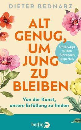 Das Buchcover zeigt einen hellen, cremefarbenen Hintergrund, auf dem ein großer, orangefarbener Schriftzug den Titel „ALT GENUG, UM JUNG ZU BLEIBEN“ präsentiert. Darunter steht in kleinerer, blauer Schrift „Unterwegs zu den führenden Experten“. Am unteren Rand befindet sich der Satz „Von der Kunst, unsere Erfüllung zu finden“ in schwarzer Schrift. Das Cover ist mit bunten Blumenmotiven in den Farben Rosa, Rot und Gelb verziert, die eine freundliche und einladende Atmosphäre schaffen.