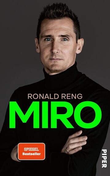 Das Buchcover zeigt ein Porträt eines Mannes mit kurzer Frisur, der in die Kamera blickt. Er trägt einen schwarzen, hochgeschlossenen Pullover. Die Farben sind überwiegend in Grautönen gehalten, was eine ernsthafte Atmosphäre erzeugt. Der Titel „MIRO“ ist in einem leuchtenden Grün in großen, fettgedruckten Buchstaben platziert. Der Name „RONALD RENG“ steht in einer schmaleren, weißen Schrift über dem Titel. Unten links befindet sich ein rotes Badge mit dem Text „SPIEGEL Bestseller“.