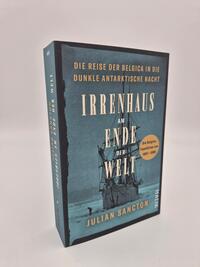 Außenansicht des Buches „Irrenhaus am Ende der Welt“