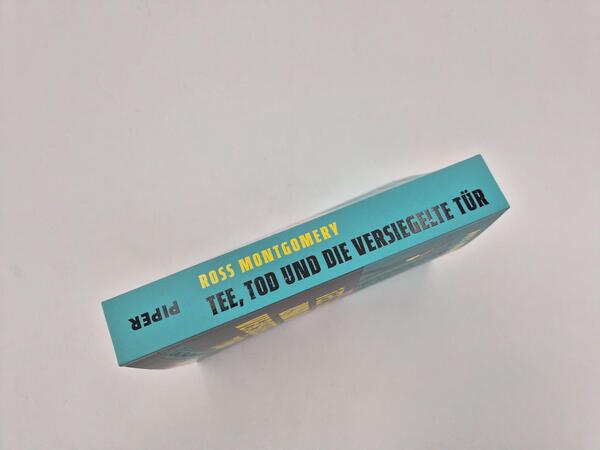 Außenansicht des Buches „Tee, Tod und die versiegelte Tür“