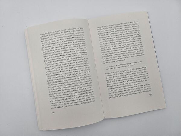 Außenansicht des Buches „Gedenken neu denken“