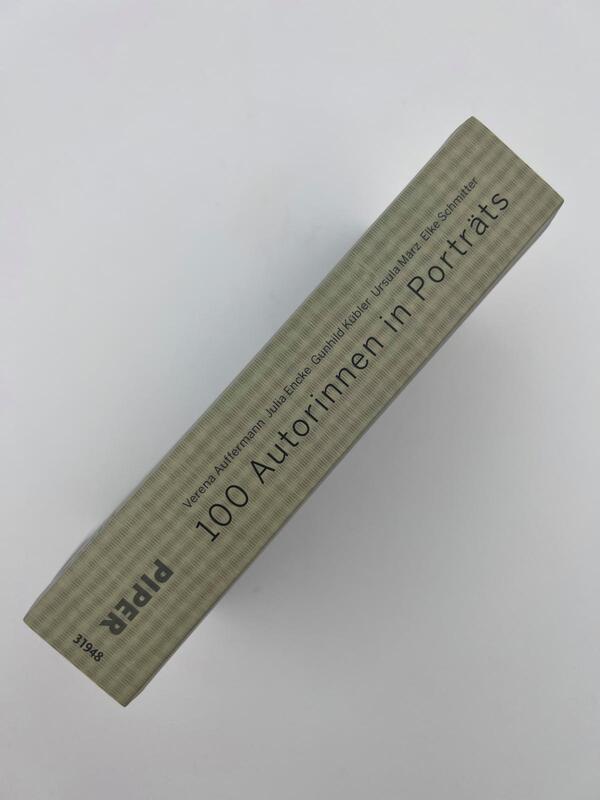 Innenansicht des Buches „100 Autorinnen in Porträts“