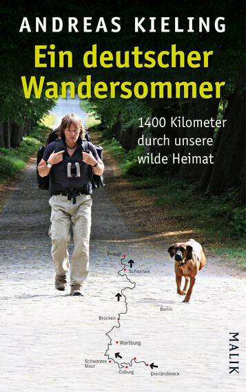 Das Buchcover zeigt einen Mann mit Rucksack, der auf einem Waldweg geht, begleitet von einem Hund. Der Hintergrund ist grün und üppig, was eine naturnahe Atmosphäre vermittelt. Der Titel „Ein deutscher Wandersommer“ ist in großen gelben Buchstaben oben platziert, während der Untertitel „1400 Kilometer durch unsere wilde Heimat“ in weißer Schrift darunter steht. Der Autorname „ANDREAS KIELING“ erscheint oben in weißem Text. Eine rote Strecke in der unteren linken Ecke visualisiert eine Wanderroute.