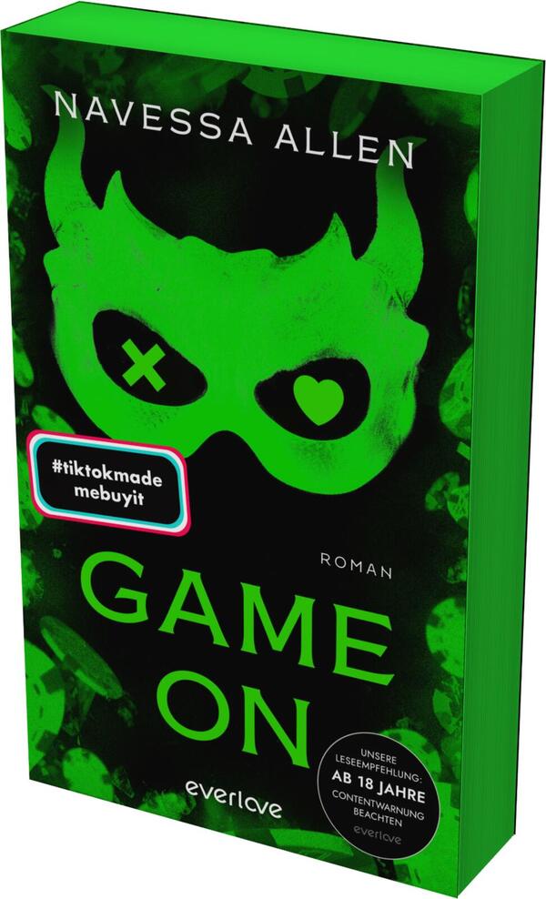 Das Buchcover zeigt einen dunkelgrauen Hintergrund mit der weißen Schrift „GAME ON“, die in kräftiger, serifenloser Typografie gestaltet ist. Darunter steht in kleinerer Schrift „VORLÄUFIGES COVER“ und „Roman“. Oben links ist der Name der Autorin, Navessa Allen, in prägnanter Schrift aufgeführt. Ein bunter Button mit dem Text „#tiktokmade mebuyit“ ist ebenfalls vorhanden. Die Gesamtgestaltung vermittelt eine moderne und ansprechende Atmosphäre, die auf ein jüngeres Publikum abzielt.