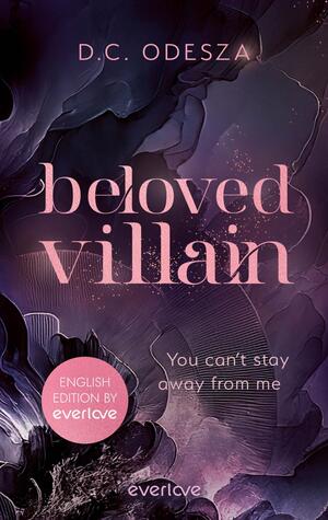 Das Buchcover zeigt eine abstrakte, dunkle Hintergrundgestaltung in verschiedenen Grautönen mit sanften Farbverläufen. Der Titel „beloved villain“ erscheint in großen, geschwungenen, rosafarbenen Buchstaben. Darunter steht der Text „You can’t stay away from me“ in einer kleineren Schriftgröße. Oben links ist der Urheber D.C. Odesza in schlichter Schrift platziert, und unten rechts befindet sich ein runder Button mit dem Hinweis „ENGLISH EDITION BY everlove“. Die gesamte Gestaltung vermittelt eine mystische und fesselnde Atmosphäre.
