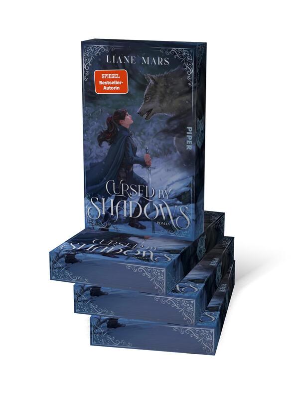 Außenansicht des Buches „Cursed by Shadows“