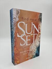 Außenansicht des Buches „Find Me at Sunset“