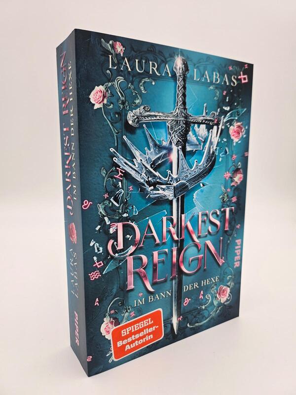 Außenansicht des Buches „Darkest Reign – Im Bann der Hexe“