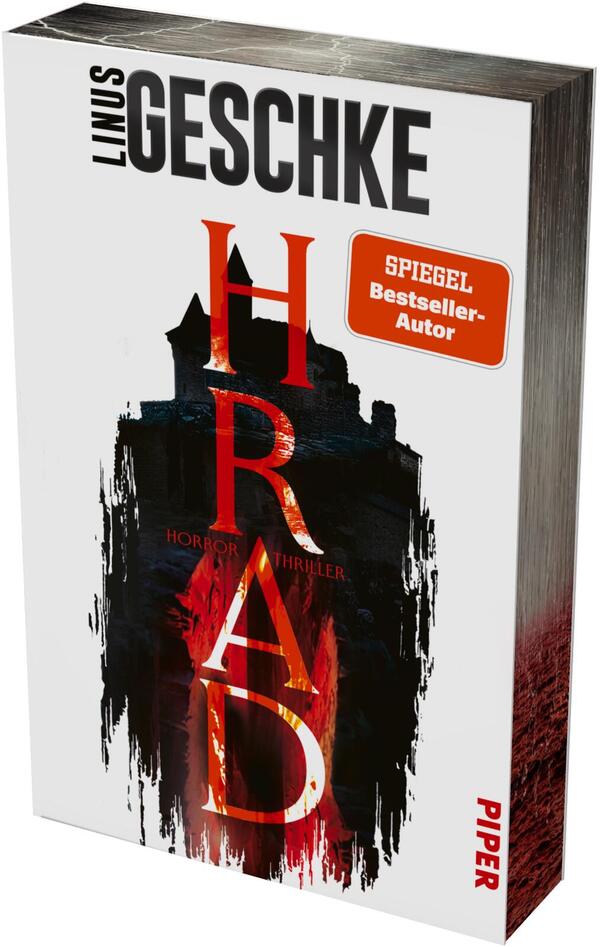 Das Buchcover zeigt den Autorennamen „Linus Geschke“ oben links in schwarzen Großbuchstaben, davor eine weiße Hintergrundfläche. Zentral eine dunkle Burgruinen-Silhouette, in deren Innerem rote und orange Flammen lodern; darüber sind großformatige, rote, serifenbetonte Buchstaben vertikal angeordnet und bilden den Titel „HRAD“. Klein darunter die Genrebezeichnung „Horror / Thriller“. Ein orangefarbener Button trägt die Aufschrift „SPIEGEL Bestseller-Autor“.