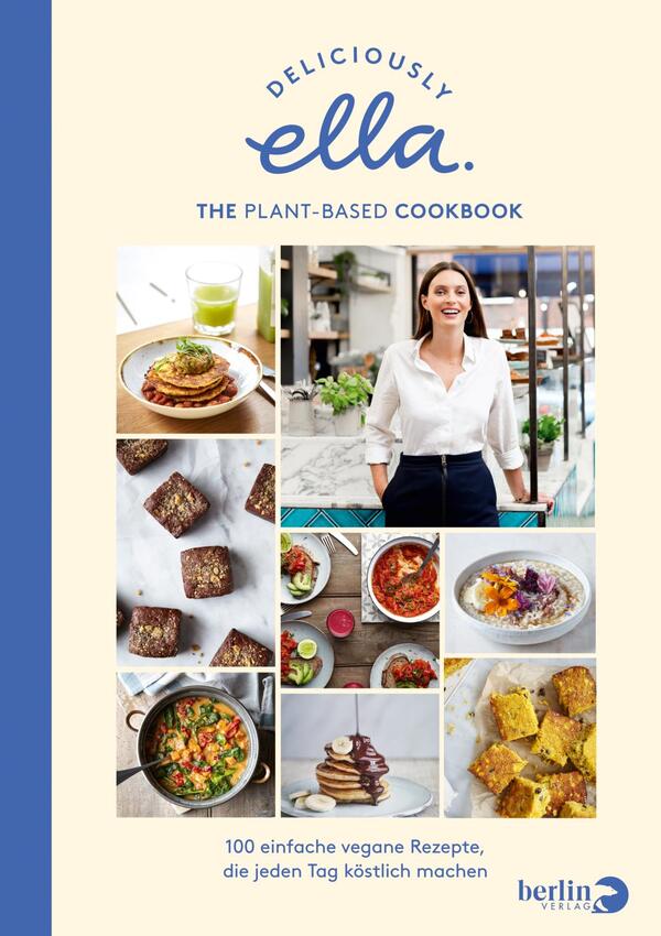 Das Buchcover zeigt eine helle, pastellfarbene Hintergrundfarbe. Oben ist in verspielter, blauer Schrift der Titel „deliciously ella.“ platziert, gefolgt von dem Untertitel „THE PLANT-BASED COOKBOOK“ in schlichterer, kleinerer Schrift. In einem Raster sind verschiedene appetitliche, vegane Gerichte abgebildet, ergänzt durch ein Porträt der Autorin mit lächelndem Gesicht. Unten steht der Text: „100 einfache vegane Rezepte, die jeden Tag köstlich machen.“ Die Atmosphäre vermittelt Frische und Genuss.