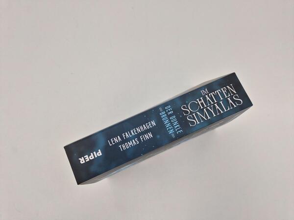 Außenansicht des Buches „Der dunkle Brunnen“