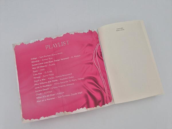 Außenansicht des Buches „Pearls & Secrets“