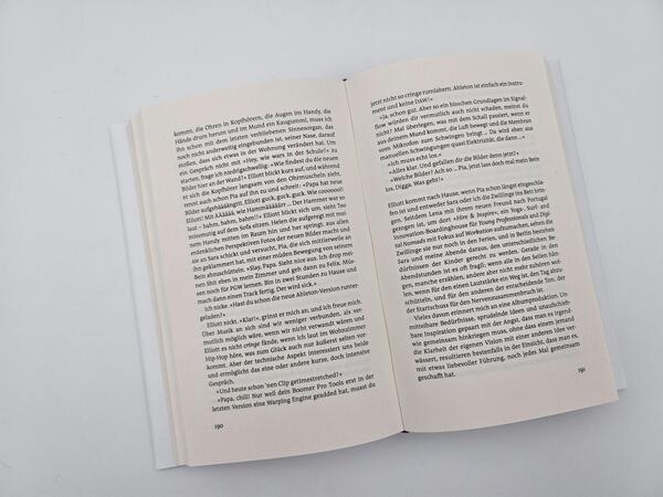 Außenansicht des Buches „Play“