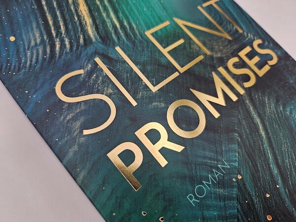 Außenansicht des Buches „Silent Promises“