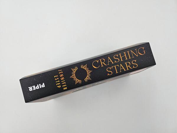 Außenansicht des Buches „Crashing Stars“