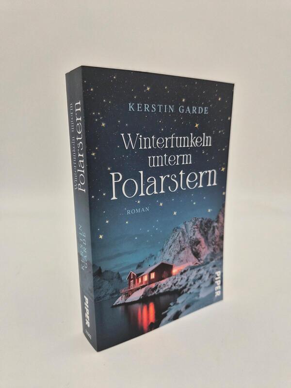 Außenansicht des Buches „Winterfunkeln unterm Polarstern“