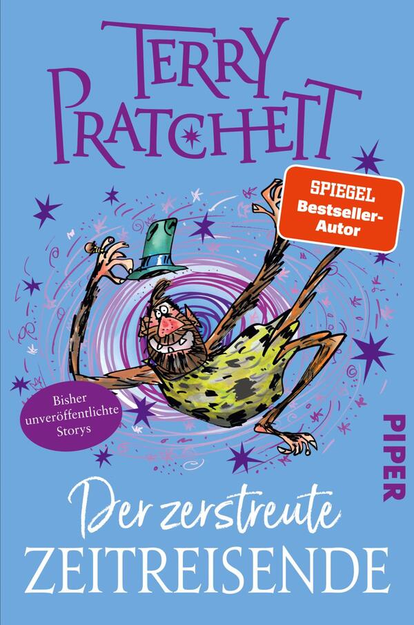 Das Buchcover zeigt einen bunten, humorvollen Stil mit einer zentralen Figur, die einen grünen Hut trägt und in einer dynamischen Pose dargestellt ist. Die Figur ist von wirbelnden, lila Sternen umgeben und weist ein schelmisches Lächeln auf. Der Titel „Der zerstreute Zeitreisende“ ist in kräftigen, violetten Lettern oben platziert, während der Autorennamen „Terry Pratchett“ in einer auffälligen Schriftgröße darüber erscheint. Ein roter Kreis am unteren Rand informiert über „Bisher unveröffentlichte Storys“.