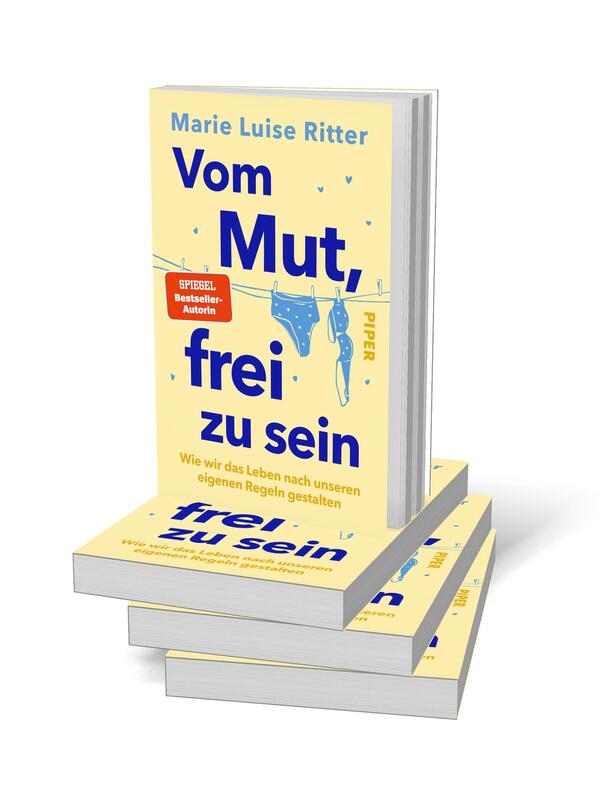 Bücherstapel des Buches „Vom Mut, frei zu sein“