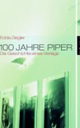 Das Buchcover zeigt eine minimalistische Gestaltung in sanften Grüntönen. Im unteren Bereich steht in prägnanter, schwarzer Schrift der Titel „100 Jahre Piper“ und darunter der Untertitel „Die Geschichte eines Verlags“. Der Autorennamen „Eddy Ziegler“ ist in kleinerer Schrift oberhalb des Titels platziert. Im Hintergrund sind schemenhaft einige Bücherregale zu erkennen, die eine bibliophile Atmosphäre schaffen. Auf der rechten Seite befindet sich der Pfeil-förmige Schriftzug „PIPER“ in Weiß auf schwarzem Grund.
