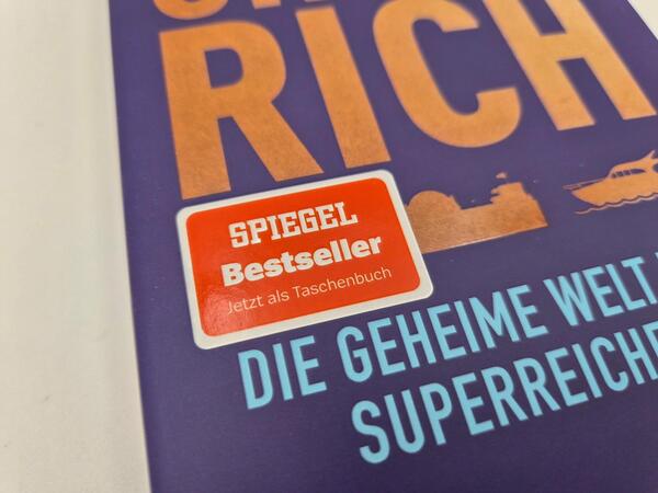 Außenansicht des Buches „Crazy Rich“