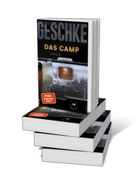 Bücherstapel des Buches „Das Camp“