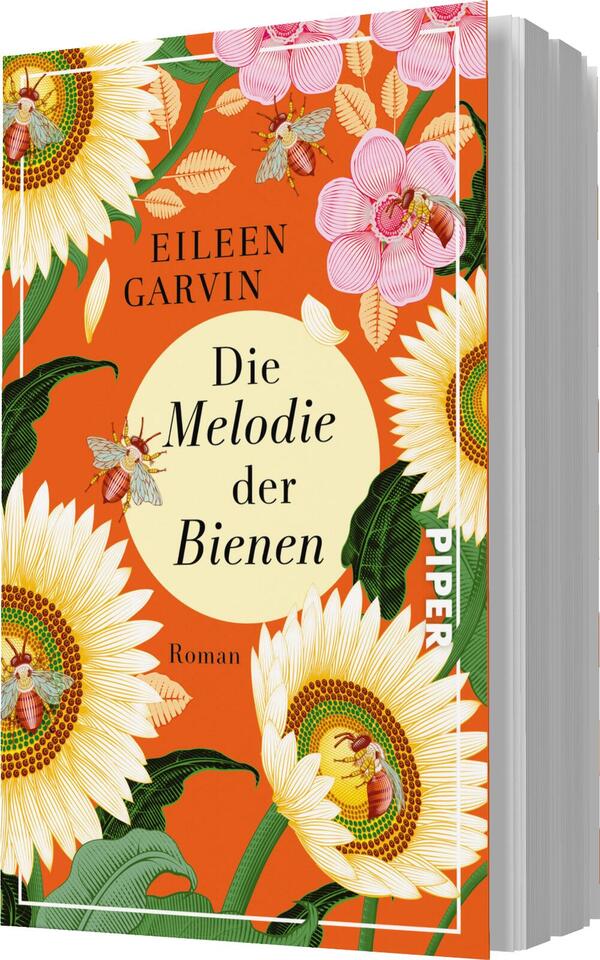 Das Buchcover zeigt eine leuchtend orangefarbene Hintergrundfläche, die mit großen, detailliert gezeichneten Sonnenblumen und floralen Elementen in Pink und Weiß gestaltet ist. In der Mitte befindet sich ein ovales, helles Feld mit dem Titel „Die Melodie der Bienen“ in eleganter schwarzer Schrift. Oben links steht der Name der Autorin Eileen Garvin in einer klaren Schriftart. Einige kleine Bienen und Blüten ergänzen das lebendige Design und vermitteln eine fröhliche, naturverbundene Atmosphäre.