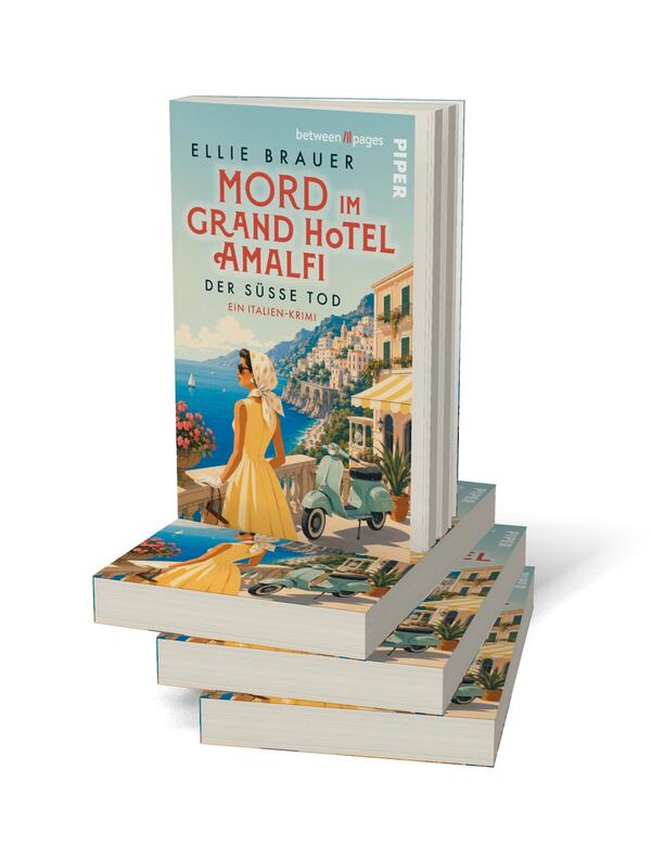 Bücherstapel des Buches „Mord im Grand Hotel Amalfi – Der süße Tod“