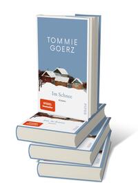 Bücherstapel des Buches „Im Schnee“
