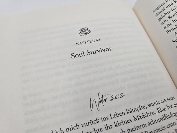 Außenansicht des Buches „Matriarchin“