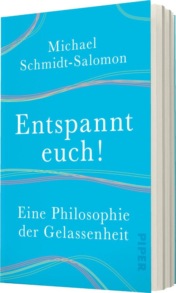 Das Buchcover zeigt einen hellblauen Hintergrund mit sanften, geschwungenen Linien in verschiedenen Farben. Der Titel „Entspannt euch!“ ist in großer, weißer Schrift zentral platziert. Darunter steht in kleinerer, ebenfalls weißer Schrift der Untertitel „Eine Philosophie der Gelassenheit“. Oben auf dem Cover ist der Name des Autors, Michael Schmidt-Salomon, in schlichter, weißer Schrift abgedruckt. Die Gesamtwirkung vermittelt eine ruhige und entspannte Atmosphäre.