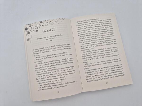 Außenansicht des Buches „Weihnachtszauber in der kleinen Büchervilla“
