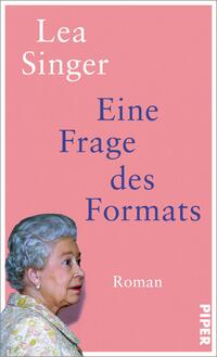 Das Buchcover zeigt einen rosa Hintergrund. In der oberen linken Ecke ist der Name der Autorin „Lea Singer“ in weißer Schrift platziert. Darunter steht der Titel „Eine Frage des Formats“ in blauer Schrift, gefolgt von dem Wort „Roman“ in kleinerer Schriftgröße. Auf der rechten Seite ist ein Portrait einer älteren Frau mit grauen Haaren und einem blauen Kleid zu sehen, die leicht seitlich blickt. Die Gestaltung vermittelt einen zeitgenössischen, nachdenklichen Eindruck.