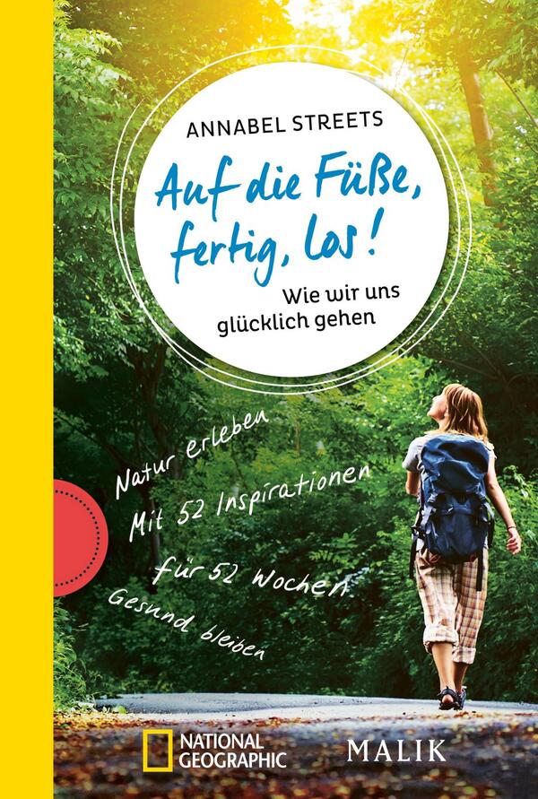 Das Buchcover zeigt eine lebhafte Naturaufnahme mit grünen Bäumen und Sonnenlicht, das durch die Blätter scheint. Im Vordergrund stehen eine Person mit Rucksack und ein Kind in einer entspannten Gehhaltung. Die Titelzeile „Auf die Füße, fertig, los!“ ist in lebhaftem Türkis über einem weißen Kreis platziert, begleitet von dem Untertitel „Wie wir uns glücklich gehen“. Weitere Informationen sind in leichter, einladender Schrift in drei Zeilen am unteren Rand angebracht. Der Hintergrund vermittelt ein Gefühl von Frische und Abenteuer.